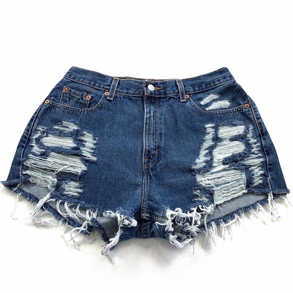LEVI'S Cutoffs/ Waist 32-33/ Girlfriend Cut